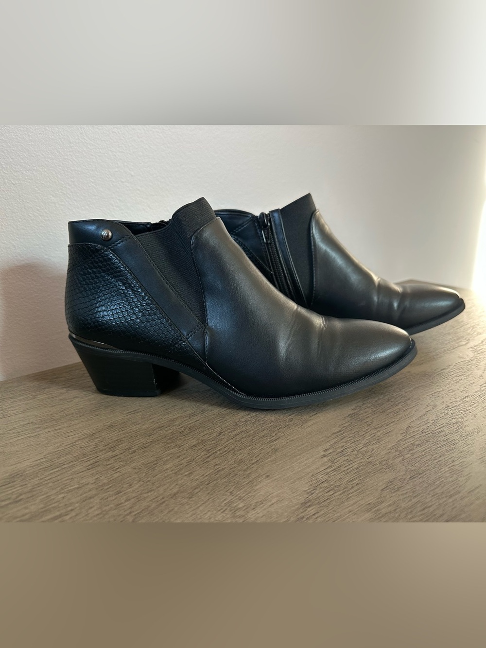 Simply Vera Wang Black Ankle Booties Woman’s 8.5
